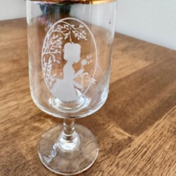 Set of 5 Vintage Etched Girl Motif Stemmed Sherry & Port Glasses with Gold Trim - Picture 2 of 6